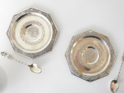 Travail étranger - Indochine ?
Paire de tasses...