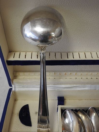 J. PERRIN
Art Deco style silver-plated silverware...