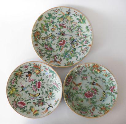 CANTON
Serving set comprising one large plate...
