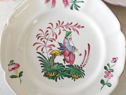 Suite of 10 Eastern earthenware plates with...