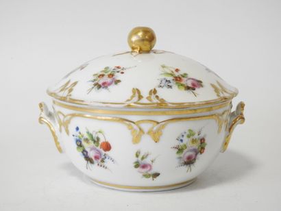 VIEUX PARIS
Bouillon couvert en porcelaine...