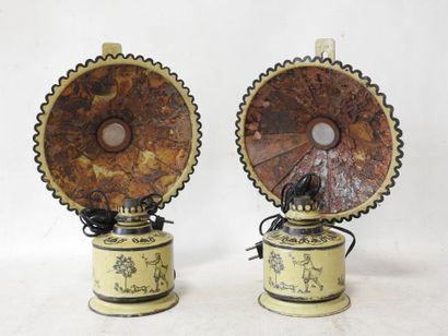 Paire de lampes à pétrole en tôle peinte...