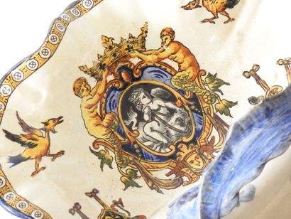 GIEN
Plat mendiant en faience modèle 
