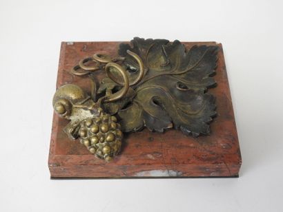 Presse papier de forme rectangulaire en bronze...