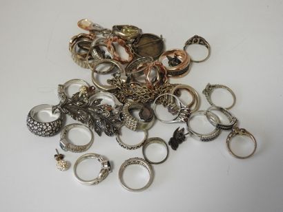 Lot en argent 925 comprenant : bague, paire...
