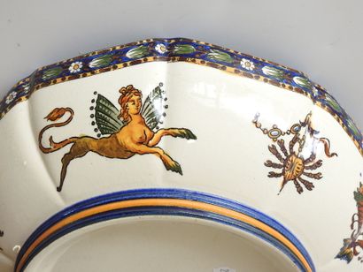 GIEN
Melonnière en faïence modèle Renaissance...