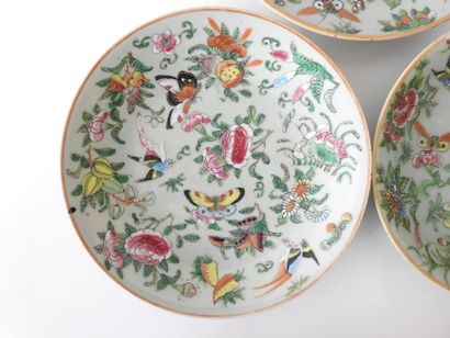 CANTON
Serving set comprising one large plate...