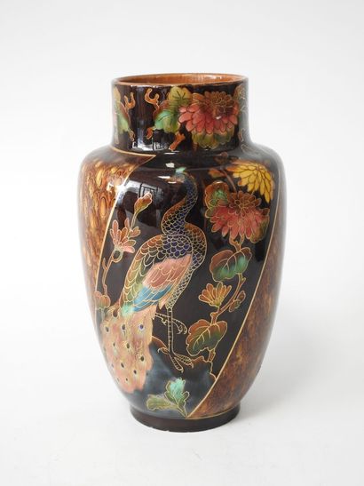 KELLER & GUERIN
Vase à épaulement en faïence...