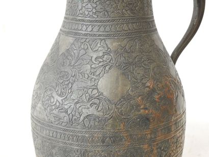 Broc à eau ottoman en cuivre patiné noir...