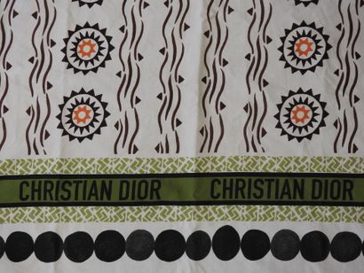 Christian DIOR
Fouta à dessins géométriques...