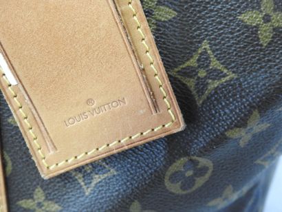 Louis VUITTON
Sac modèle 
