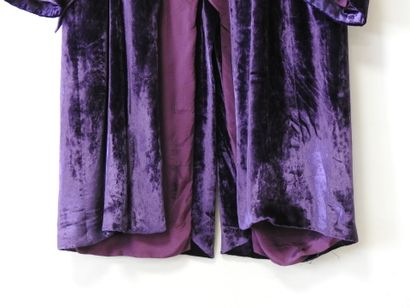 Nina RICCI
Purple velvet long jacket
Wear...