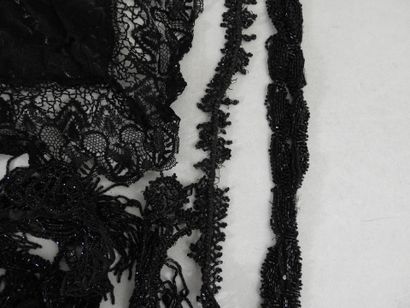 Important jet stone lot including yardage,...