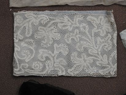 France
Lot of bobbin and mechanical lace...