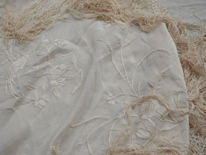 Rectangular Manila shawl in ivory silk, richly...