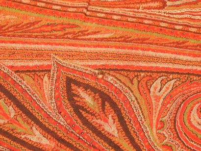 LYON
Long rectangular cashmere shawl. Central...