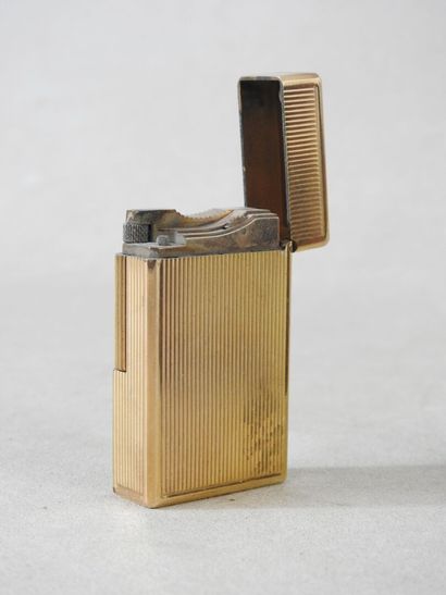 ST-DUPONT - Paris
Rectangular gas lighter...