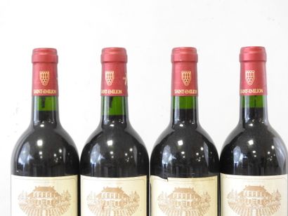 4 bottles
Château Sarpe-Grandjacques, Saint-Emilion,2004.
Wear...