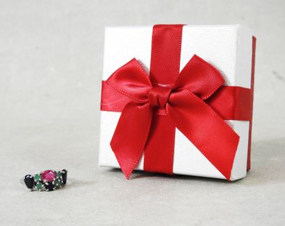 925 silver ring set with faceted sapphires,...