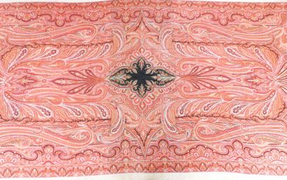 LYON
Long rectangular cashmere shawl. Central...