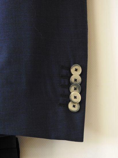 Manuel RITZ
Tailleur homme trois pièces bleu...