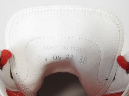 Christian DIOR
Paire de baskets modèle 