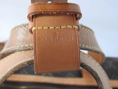 Louis VUITTON
Sac modèle 