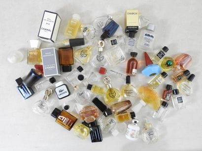 PERFUMERY
Collection of about thirty miniature...