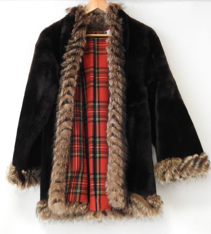 Yves SAINT-LAURENT - Fourrures
Veste 3/4...