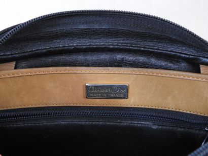 Christian DIOR - Paris
Sac à main porté épaule...