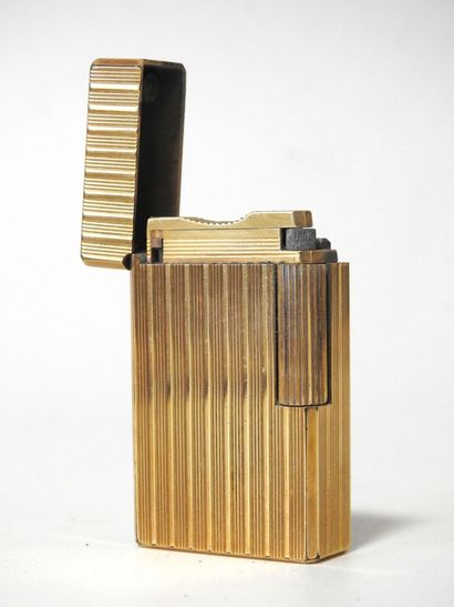 ST DUPONT - Paris
Rectangular gas lighter...
