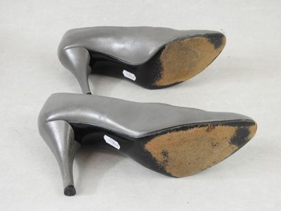 Yves SAINT-LAURENT - Paris
Silver mouse-gray...