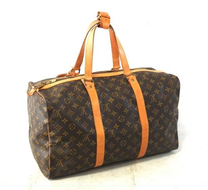 Louis VUITTON
Sac modèle 