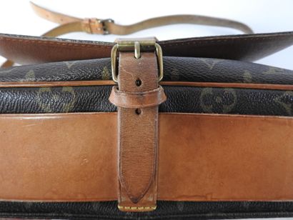 Louis VUITTON
Cartridge bag in monogram canvas...