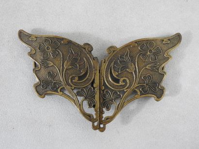 FASHION
Belt buckle in the form of brass...