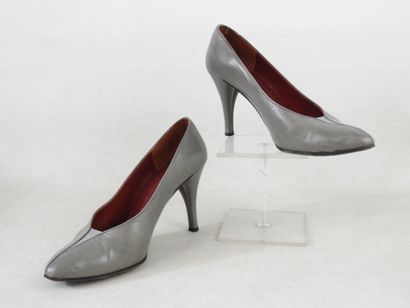 Yves SAINT-LAURENT - Paris
Silver mouse-gray...