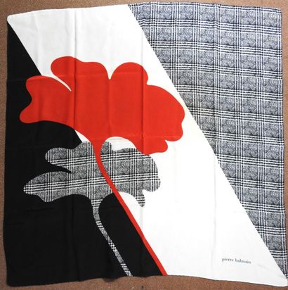 Pierre BALMAIN
Set of 2 hand-rolled silk...