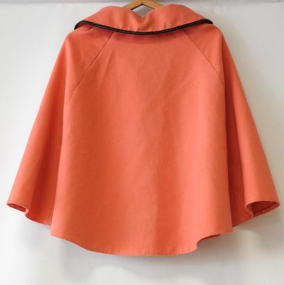 Pierre CARDIN Classique
Cape en laine rose...