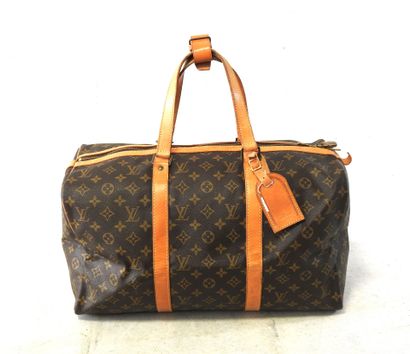 Louis VUITTON
Sac modèle 