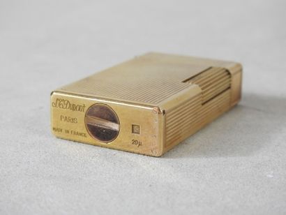 ST-DUPONT - Paris
Rectangular gas lighter...