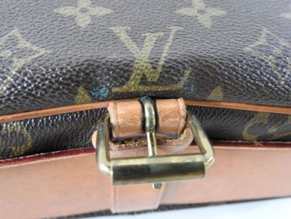 Louis VUITTON
Cartridge bag in monogram canvas...