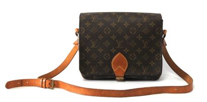 Louis VUITTON
Cartridge bag in monogram canvas...