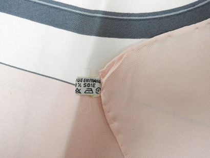 HERMES - Paris
Hand-rolled silk square 