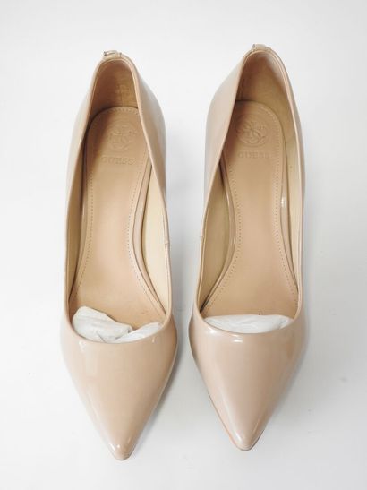 GUESS
Pair of cream patent leather pumps.
Size...