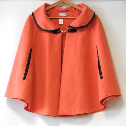Pierre CARDIN Classique
Cape en laine rose...