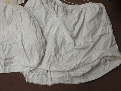 France
Lot of antique linens and clothing...