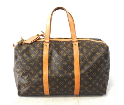 Louis VUITTON
Sac modèle 