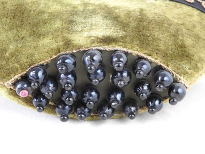 Pin-holder that can be used as a baguier...