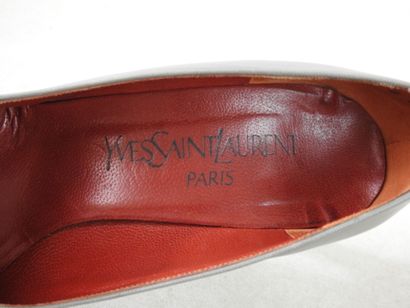 Yves SAINT-LAURENT - Paris
Silver mouse-gray...