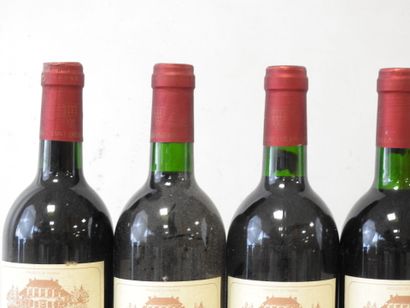 6 bottles
Château Sarpe-Grandjacques, Saint-Emilion,1998.
Wear...